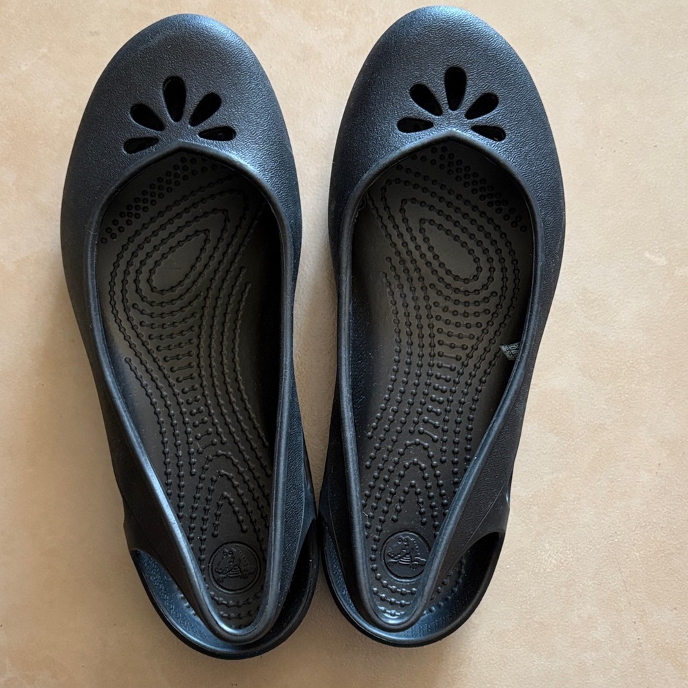 CROCS Women's Black Floral Cutout Flats